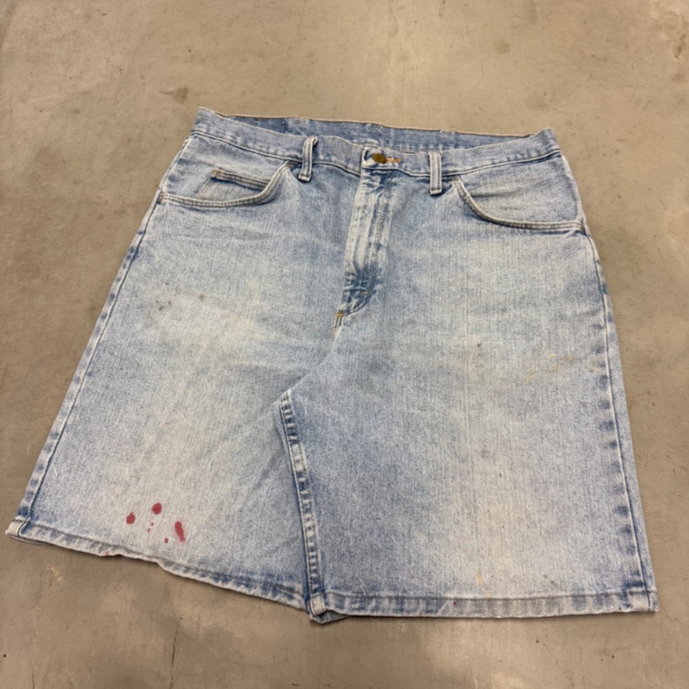 Wrangler Mens Light Wash Denim Shorts Distressed Workwear Size 34x12